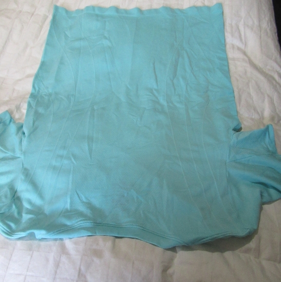 Ladies athletic top XL - Picture 2 of 6